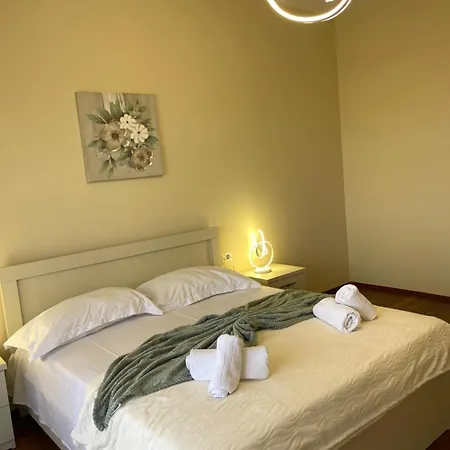 Corner דירה שקודר